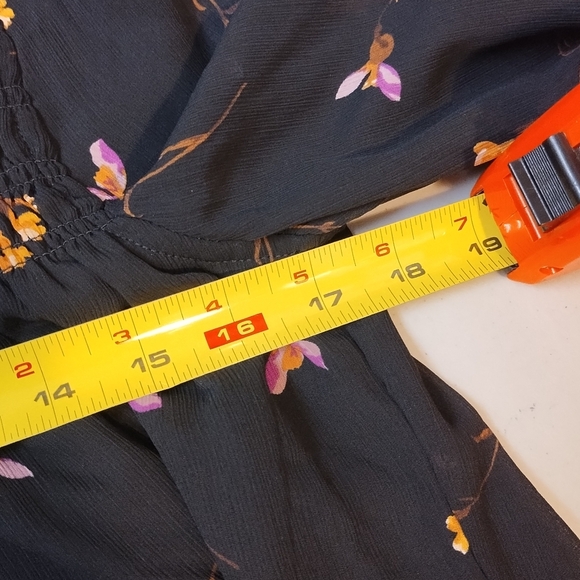 Madewell Georgette Ruffle Collar Smocked Top in Falling Freesias Women's… - Picture 5 of 7